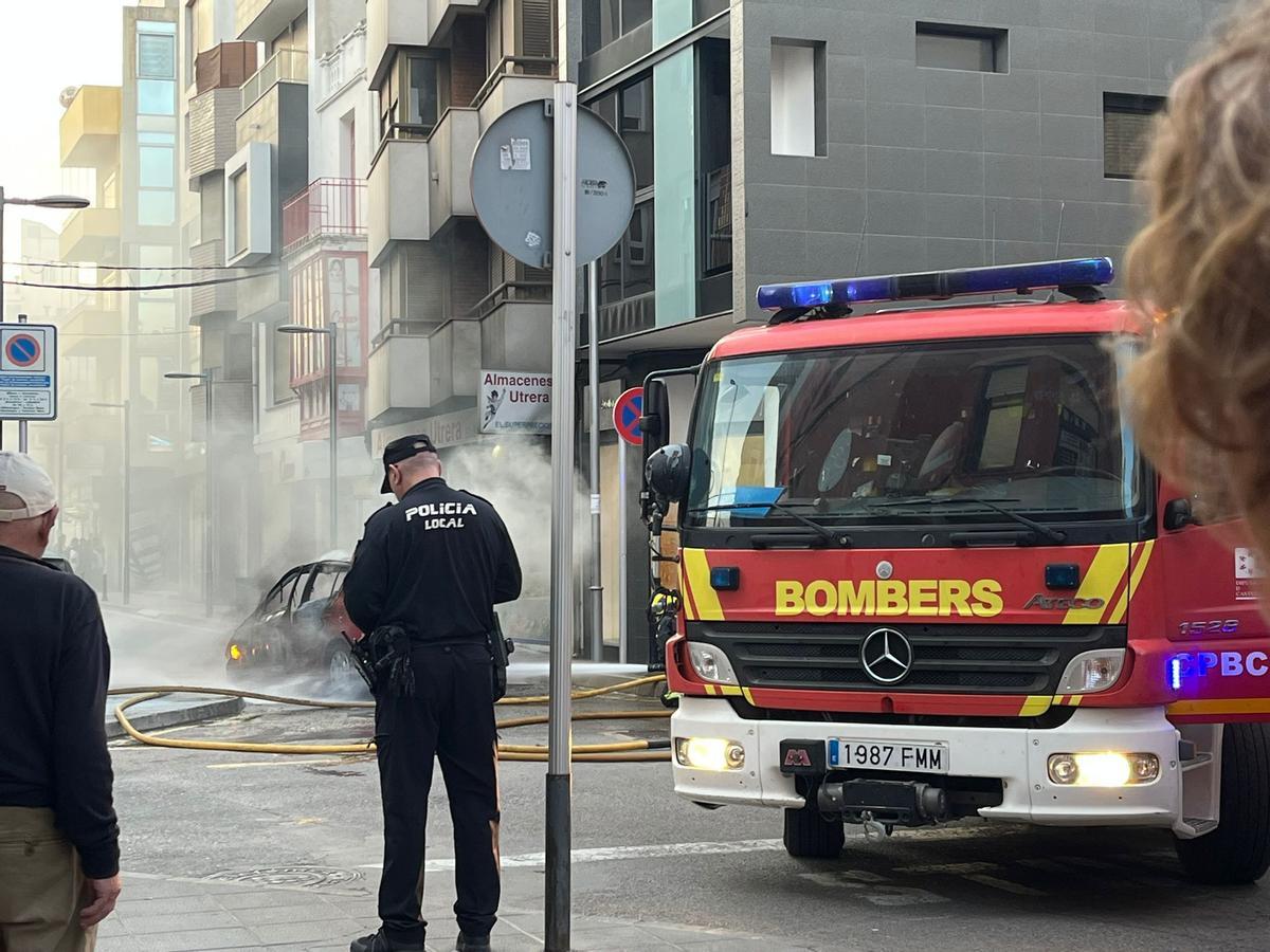Los bomberos han tenido que actuar para sofocar las llamas.