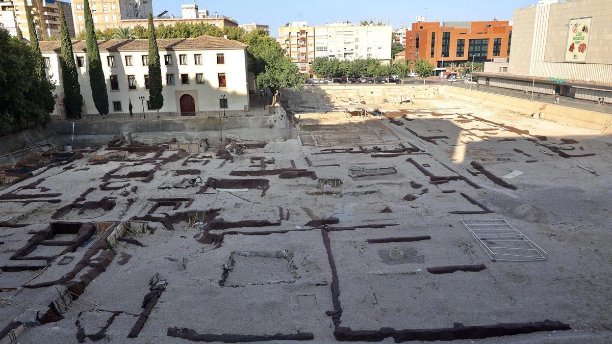 El yacimiento de San Esteban junto al palacio, sede del Gobierno regional.