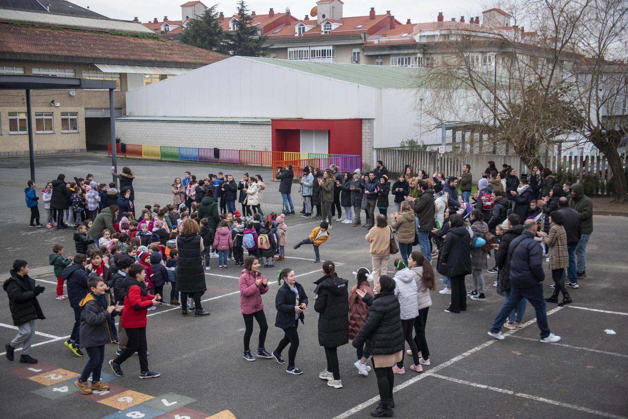 Protesta por recortes en el colegio de O Graxal