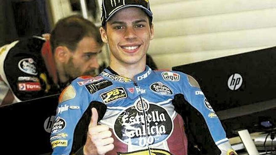 Mir posa sonriente con el mono de Estrella Galicia, su equipo durante la presente campaña en Moto2.