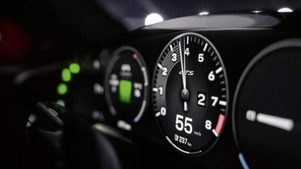 Porsche introdueix el sistema E-Shift per tornar l'emoció del canvi de marxes a la conducció elèctrica