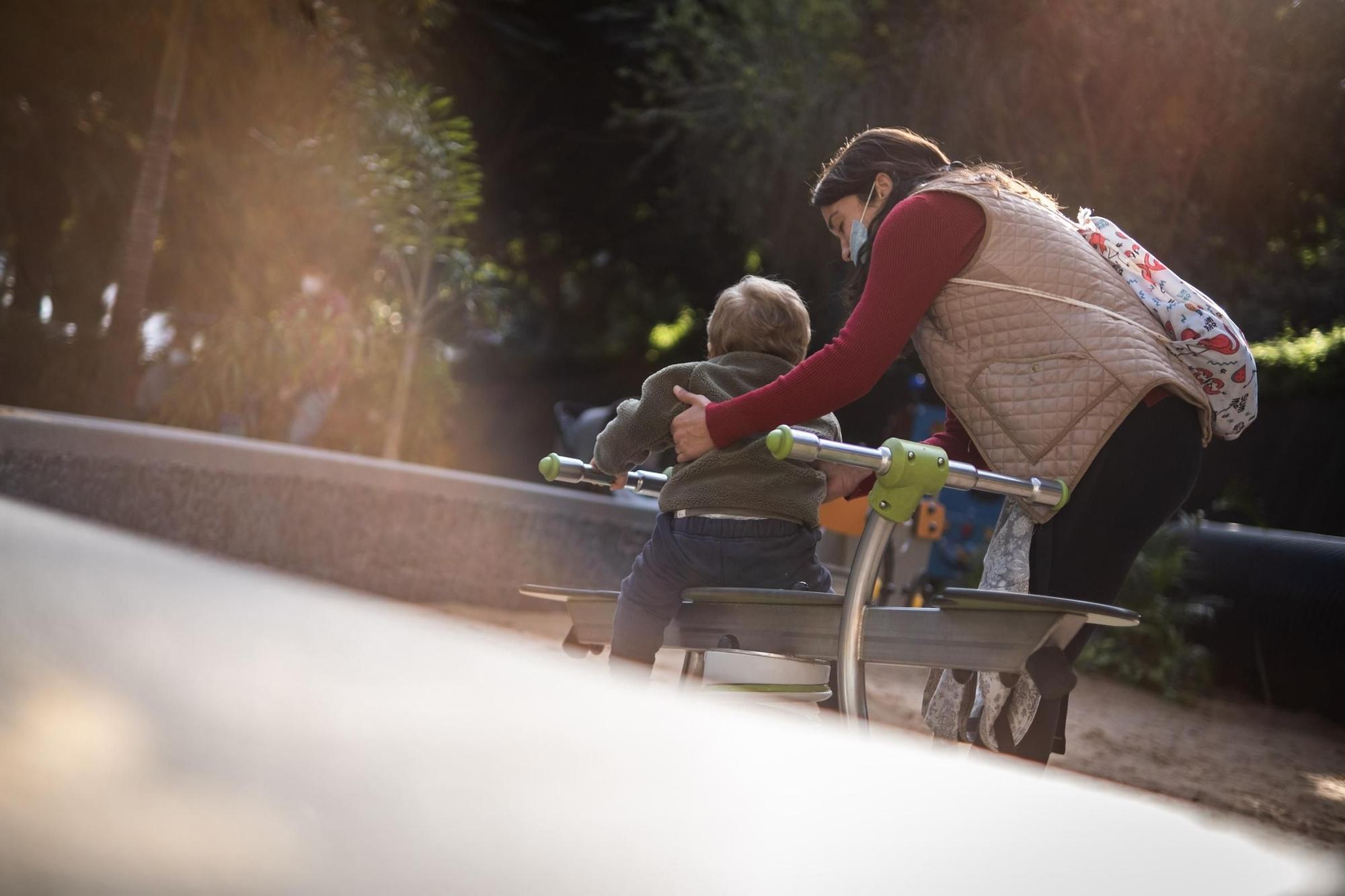 Apertura de los parques infantiles tras suavizarse las restricciones por la pandemia de la Covid-19