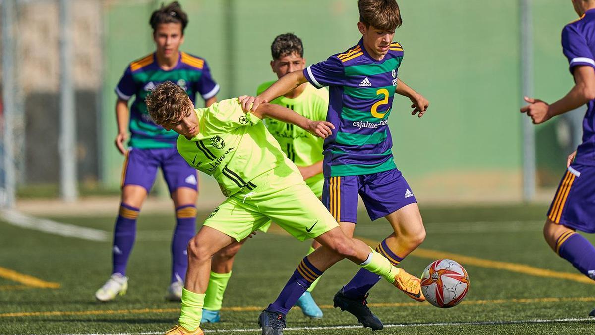 Acción del partido entre los infantiles de Extremadura y Andalucía.