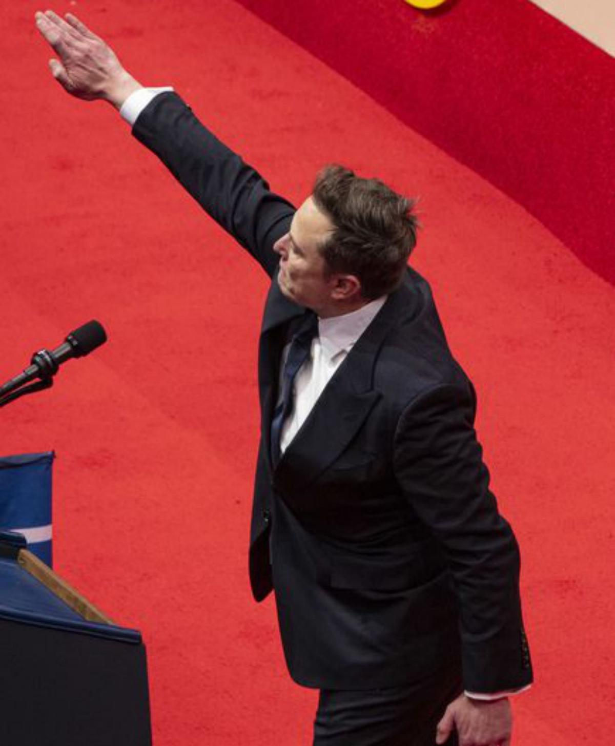 Elon Musk, con el brazo  en alto, durante la toma de posesión de Donald Trump,  el  lunes en el Capitolio. |  E.P.