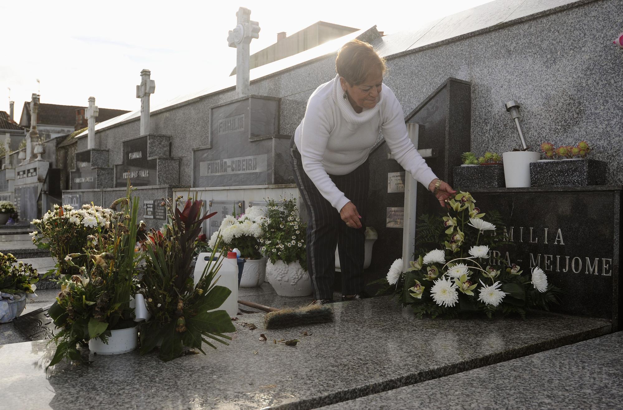 Los cementerios se ponen guapos para su día grande