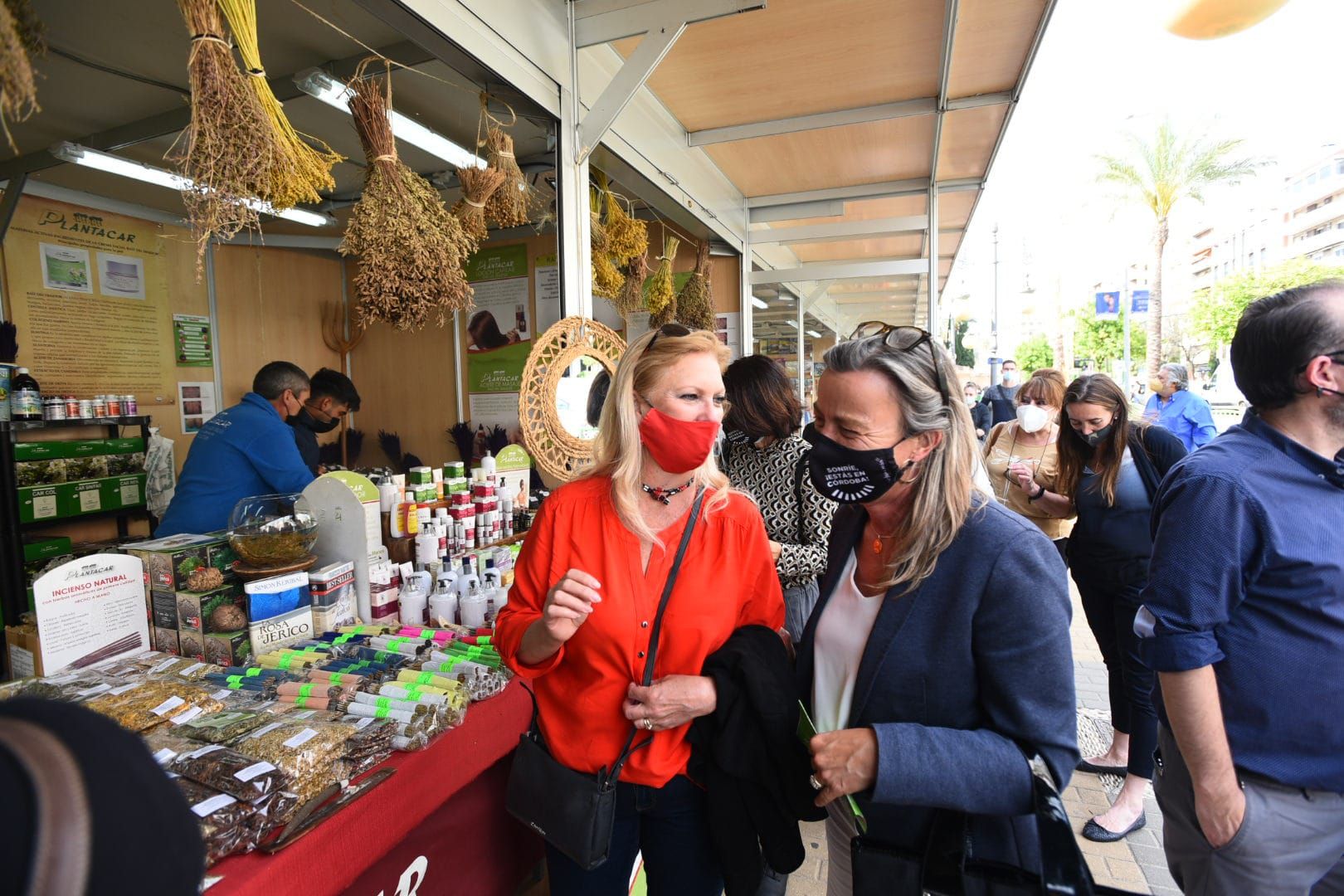 Abre el mercado de la Primavera en la Victoria