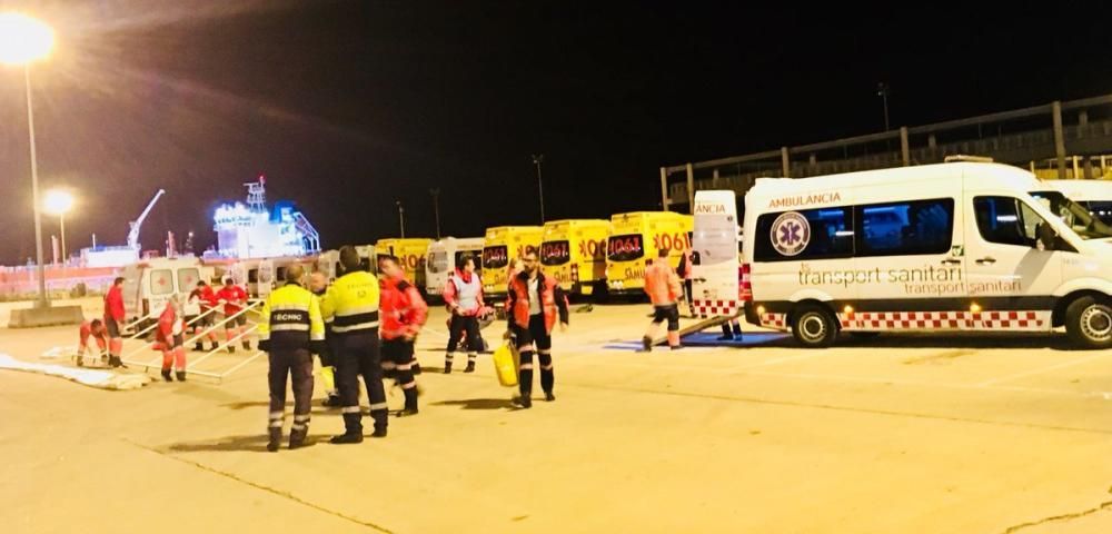 Fähre legt nach einem Brand in Port d'Alcúdia an