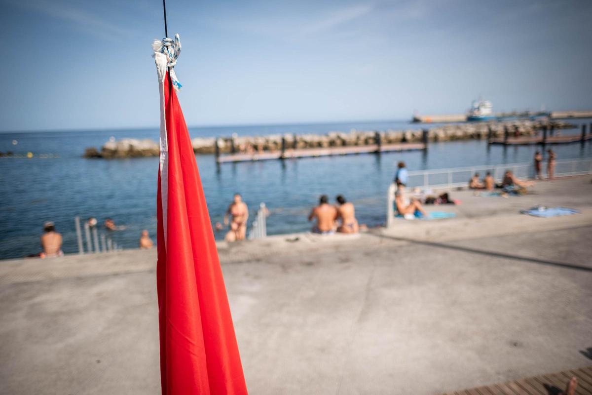Imagen de la bandera roja, en Valleseco.