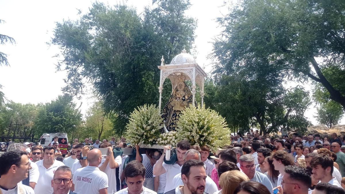 Cabra vuelve a cumplir sus Votos y Promesas junto a la Divina Serrana
