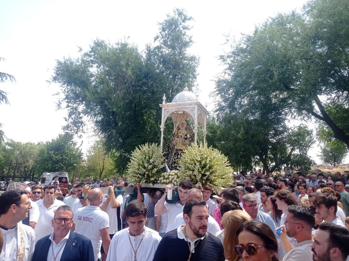 Cabra se reencuentra con la Divina Serrana en la romería de Votos y Promesas