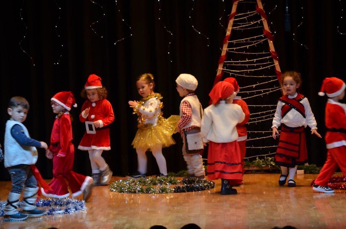 El colegio San Vicente de Paúl celebra la Navidad con teatro y villancicos