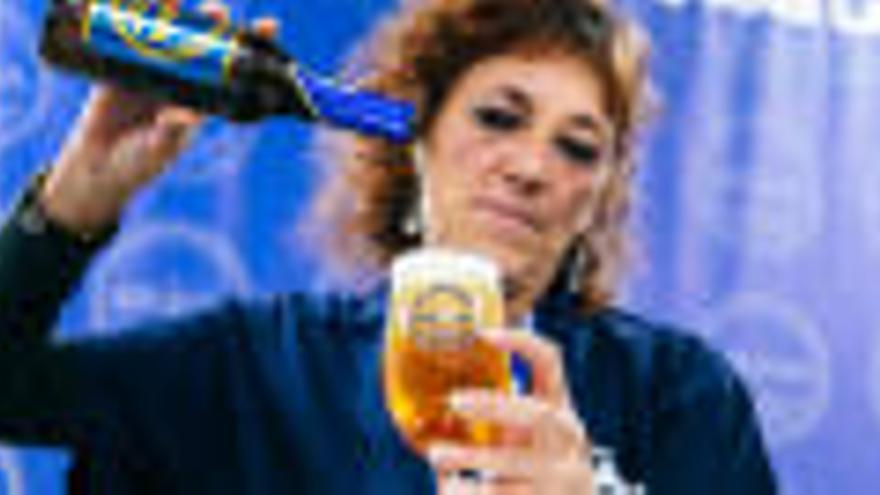Mercè Cando (Ventalló) guanya el concurs de tiratge de cervesa de La Brava Beer
