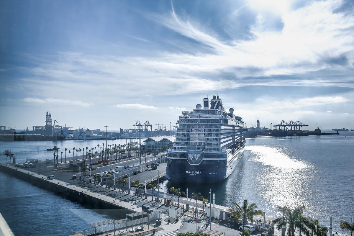 El 'Mein Schiff 7', uno de los grandes cruceros habituales en el muelle de Santa Catalina