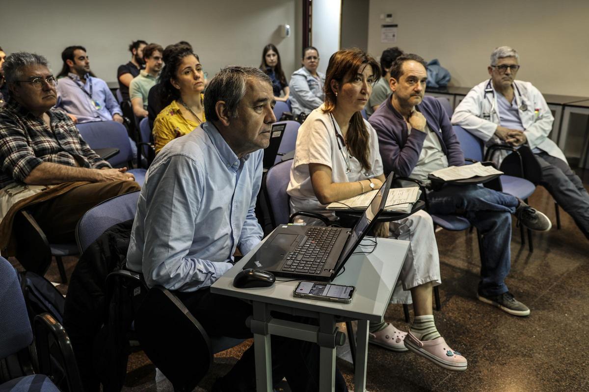 Médicos del comité de tumores de pulmón del Hospital de Alicante, en su reunión del pasado viernes