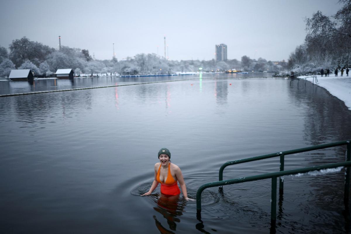 Baños helados en el lago Serpentine, en Londres