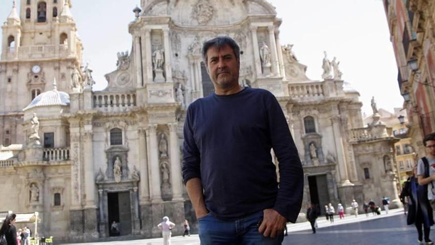 Marco Martínez, presidente de la Asociación de Empresarios por la Calidad del Ocio, ayer en la plaza de la Catedral.