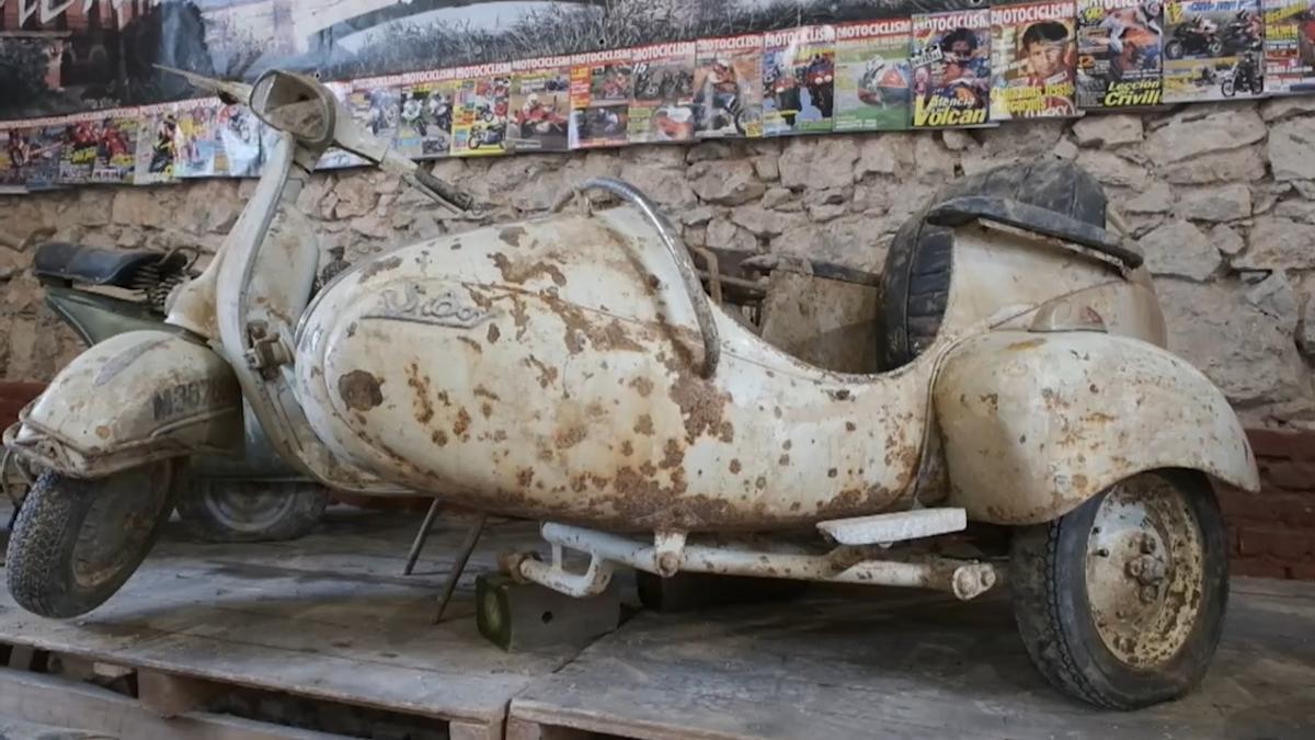 35 vespas afectadas por la dana esperan para ser expuestas en un museo de Valladolid
