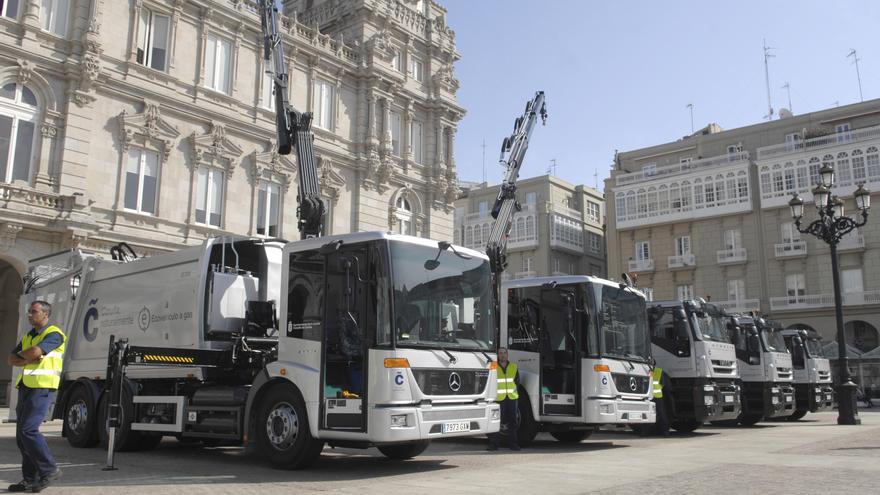 El Ayuntamiento vende 18 vehículos de limpieza cedidos por Cespa por 17.240 euros