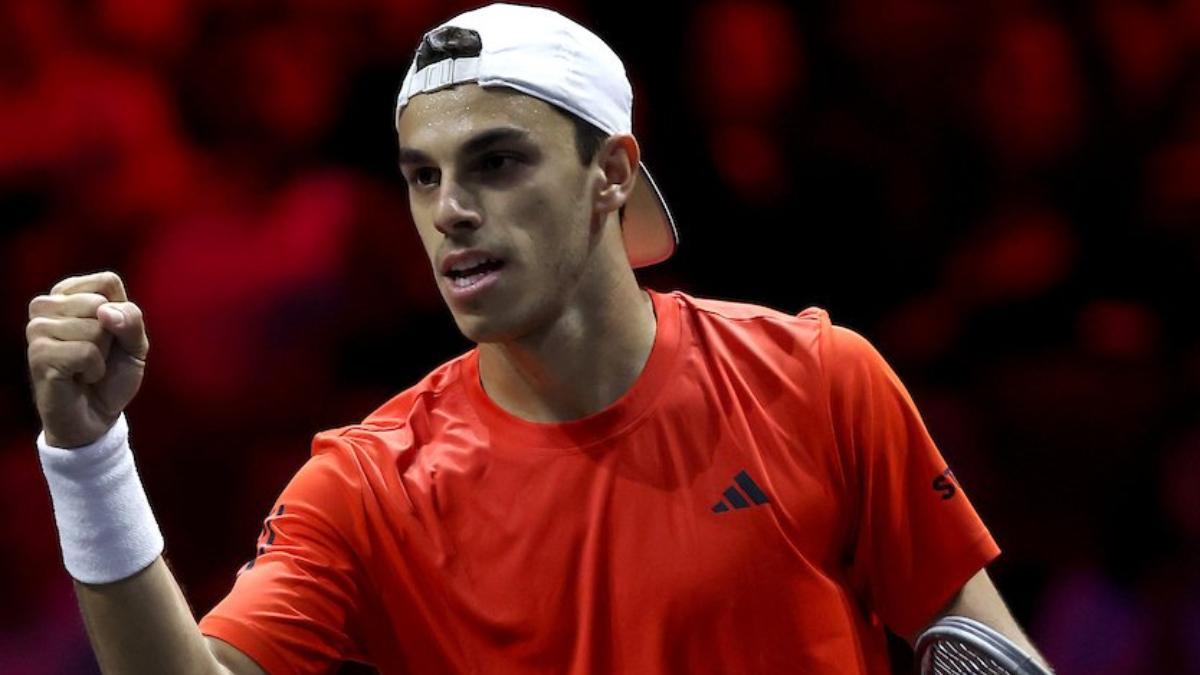 Cerúndolo celebra el triunfo ante Davidovich en la Laver Cup