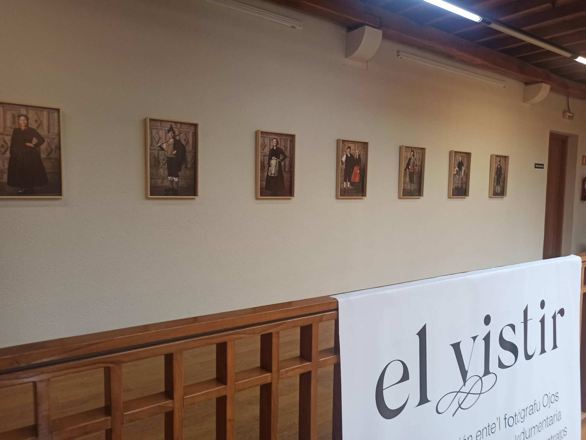 EN IMÁGENES | Así es la exposición "El vistir" sobre el traje tradicional asturiano