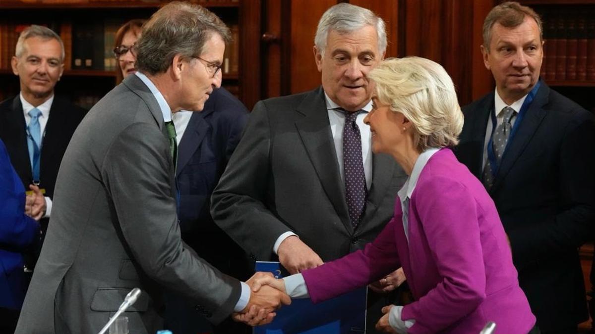 Alberto Núñez Feijóo saluda a Ursola von der Leyen el pasado mes de octubre.