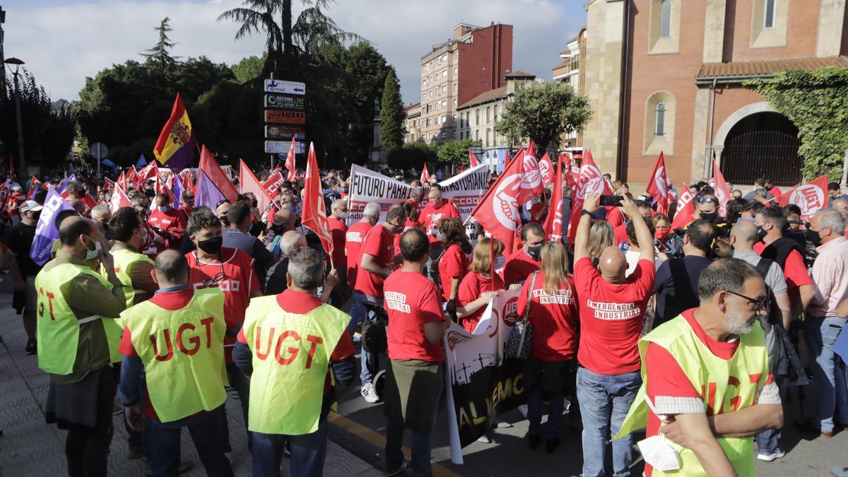 Manifestación en defensa de la industria asturiana en Langreo