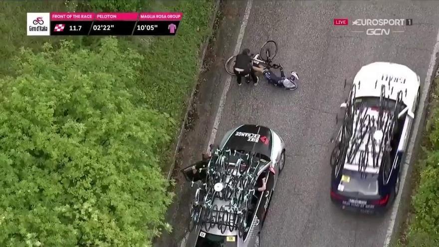 Un coche atropella a un ciclista en el Giro