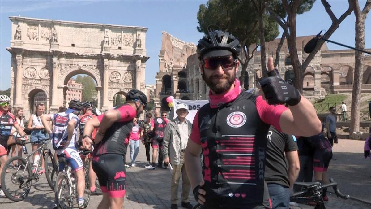 Dani Rovira, tras completar en bicicleta los casi 1 500 kilometros entre Barcelona y Roma