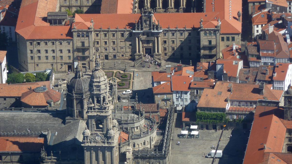 Imagen aérea del casco histórico de Compostela