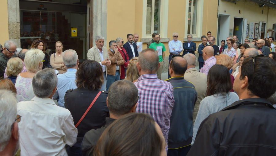 Concentració a Blanes per rebutjar l''empresonament de Jordi Cuixart i Jordi Sánchez