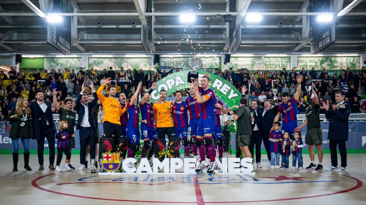 Los jugadores del Barça celebran la Copa