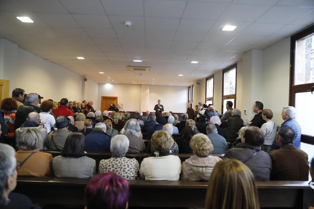 Acto de despedida de Vicente Gutiérrez Solís en el tanatorio de Langreo