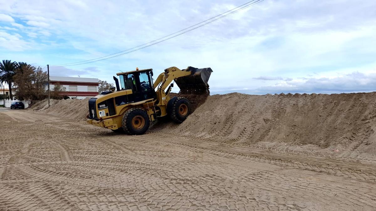 Se han levantado barreras de arena para proteger las zonas habitualmente más vulnerables.