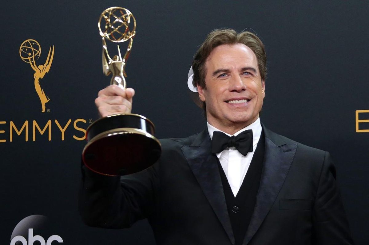 ALX01. Los Angeles (United States), 19/09/2016.- John Travolta, winner of the Best Limited Series Award for ’The People v. O.J. Simpson’, poses in the press room during the 68th annual Primetime Emmy Awards ceremony held at the Microsoft Theater in Los Angeles, California, USA, 18 September 2016. The Primetime Emmy Awards celebrate excellence in national primetime television programming. (Estados Unidos) EFE/EPA/MIKE NELSON