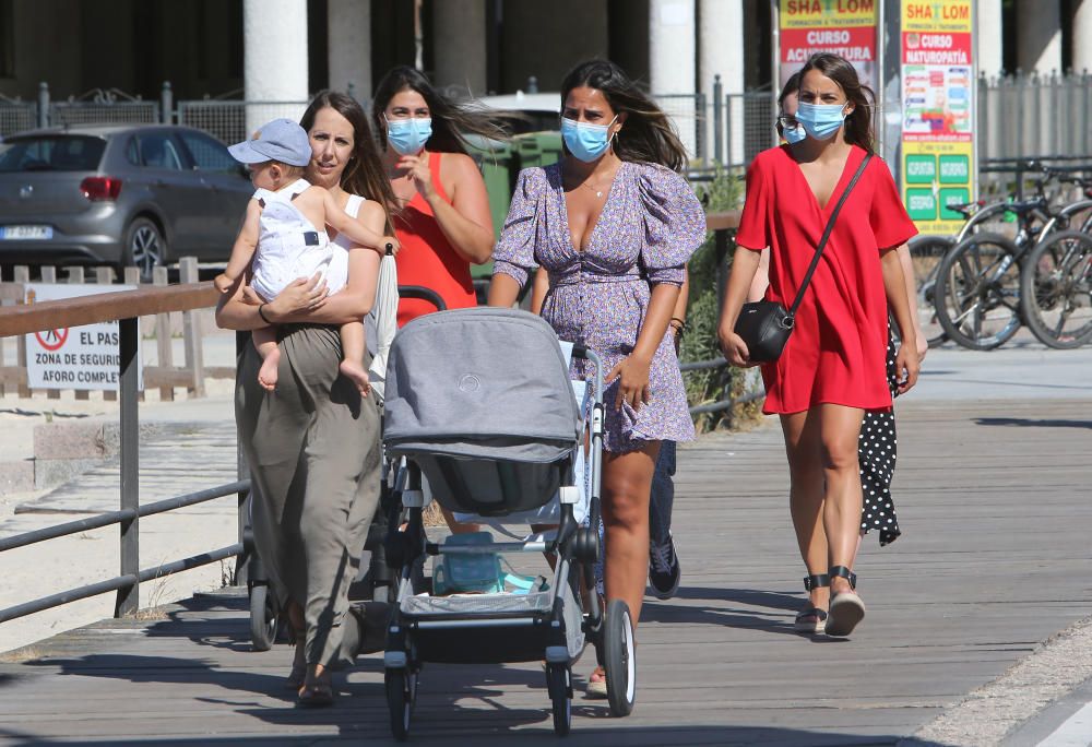 Los vigueses disfrutando del buen tiempo el último fin de semana de julio / Marta G. Brea