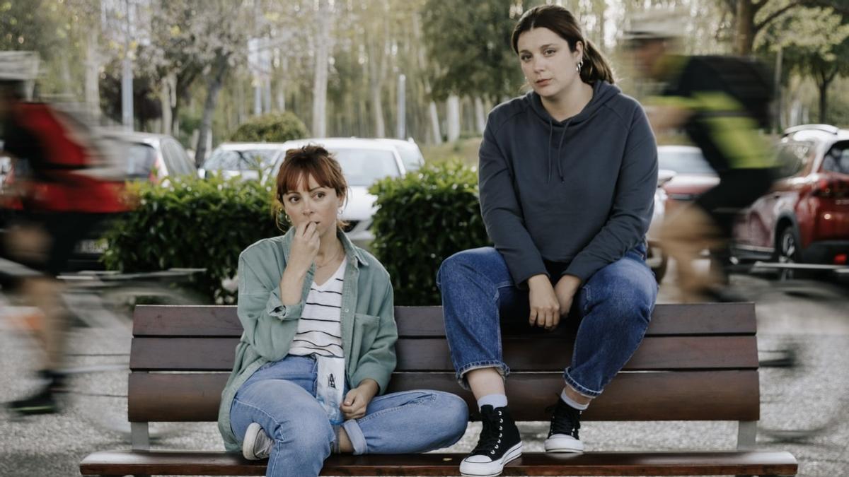 Laura Pujolàs y Cristina Arenas, en una imagen promocional de 'Les altres'.