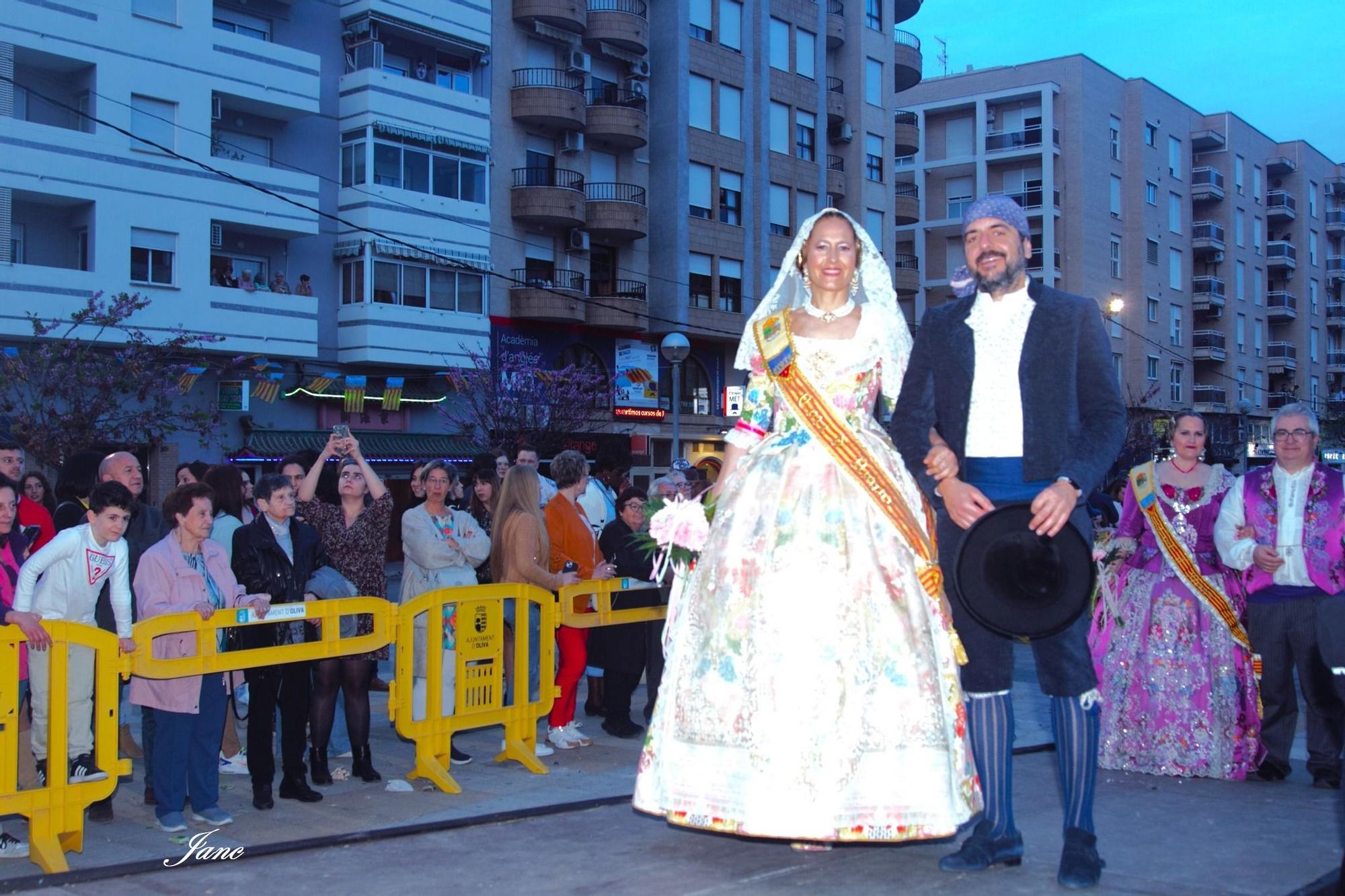 Búscate en la ofrenda y la entrega de premios de las fallas de Oliva