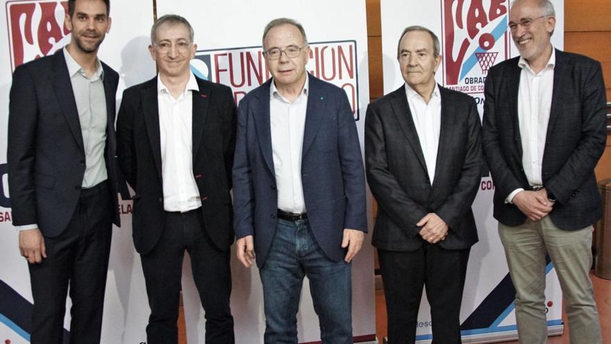De izquierda a derecha, Jose Manuel Calderón, Moncho Fernández, Xosé Sánchez Bugallo, Raúl López y Gumersindo Guinarte / Jesús Prieto