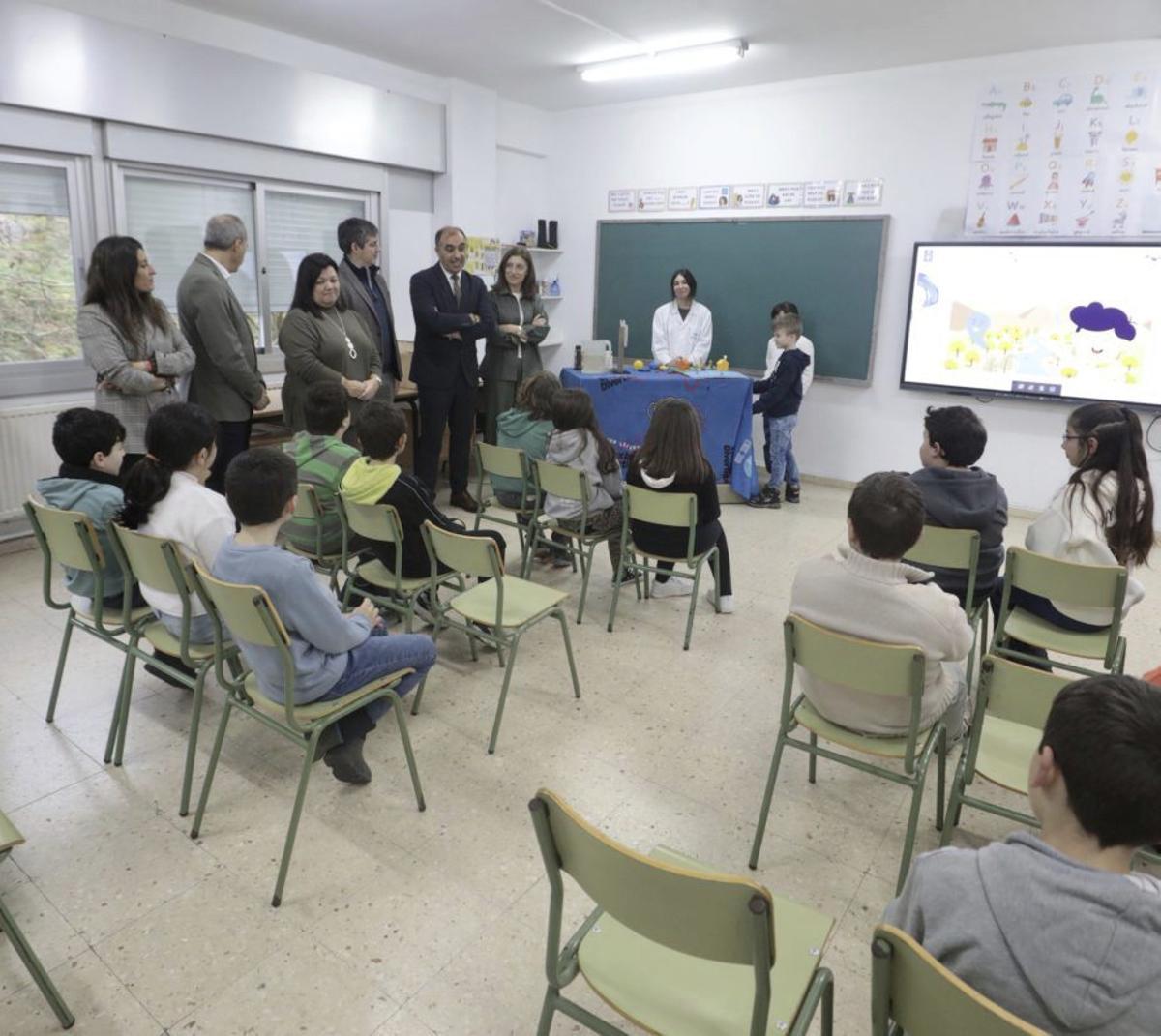 Visita de la conselleira al CEIP Isidora Riestra de Poio. | FDV