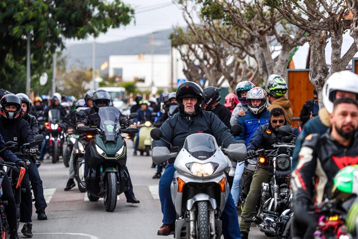 El cortejo fúnebre del Pitiús Team Motoclub al joven motorista fallecido en Ibiza