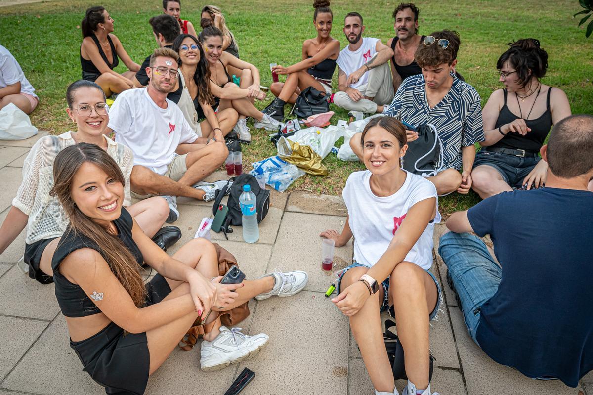 Ambiente en la cola antes del concierto de Rosalía