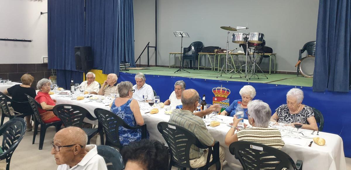 La asociación de jubilados de Venialbo honran a San joaquín y Santa Ana