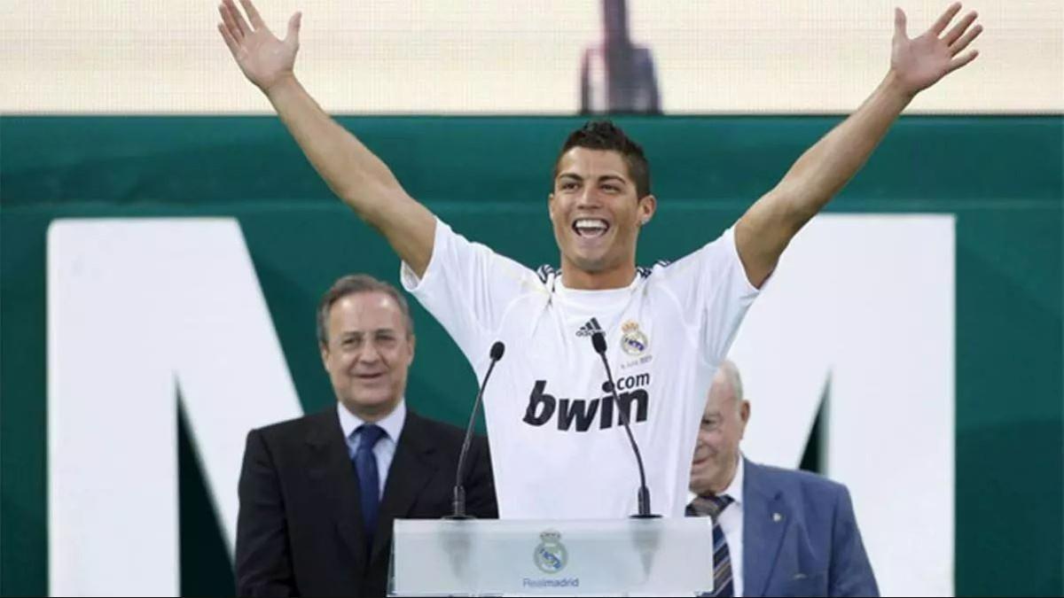 Cristiano Ronaldo durante su presentación con el Real Madrid en 2009
