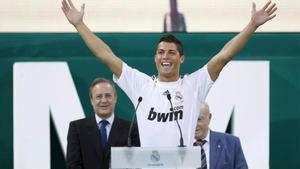 Cristiano Ronaldo durante su presentación con el Real Madrid en 2009
