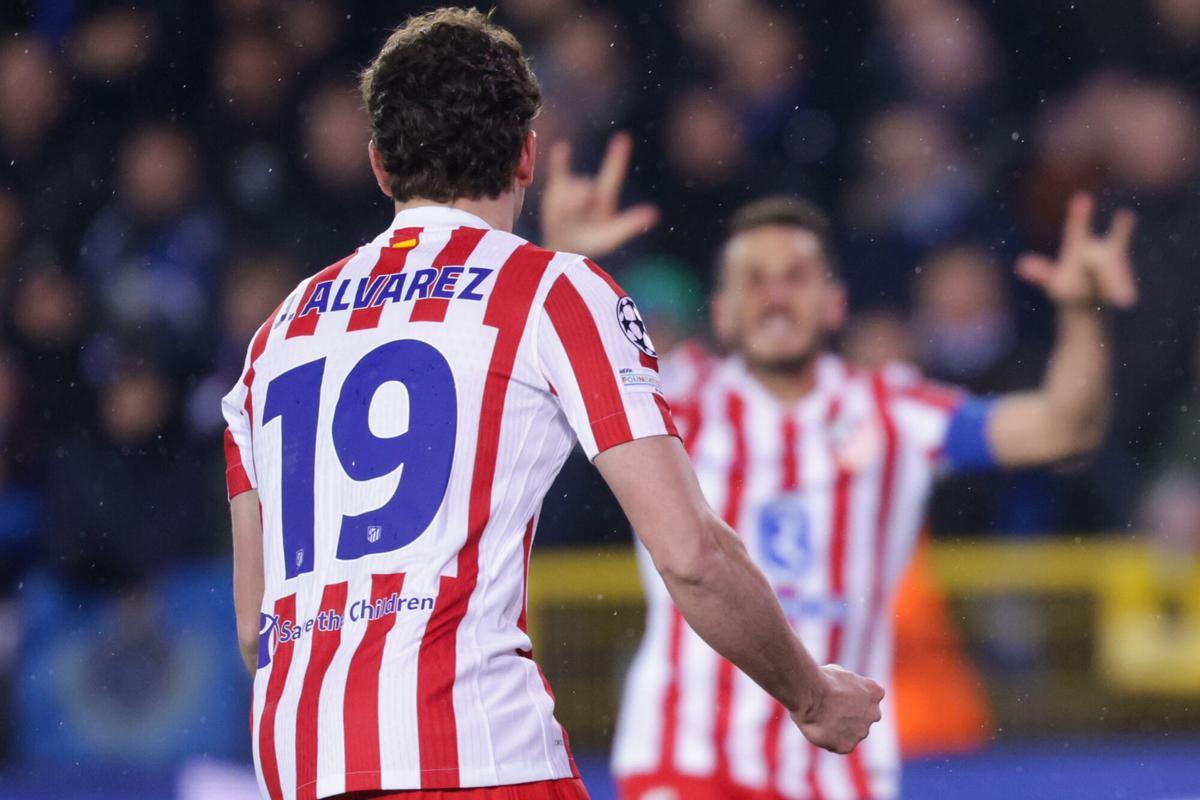 BRUGES (Belgium), 18/02/2026.- Julian Alvarez of Atletico celebrates after scoring a goal on a penalty during the UEFA Champions League play-offs 1st leg match between Club Brugge KV and Atletico Madrid, in Bruges, Belgium, 18 February 2026. (Liga de Campeones, Bélgica, Brujas) EFE/EPA/OLIVIER MATTHYS