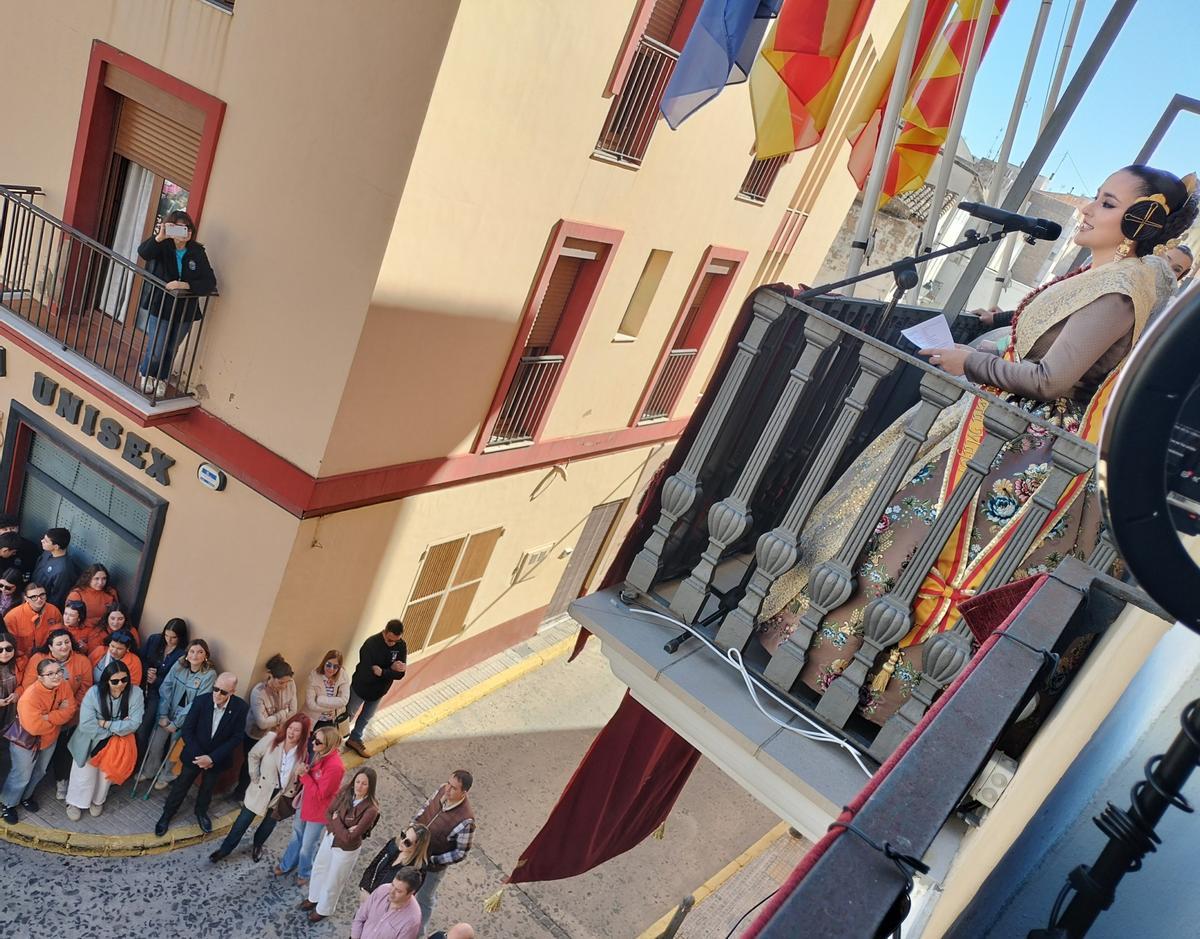 La Fallera Mayor en la Crida.