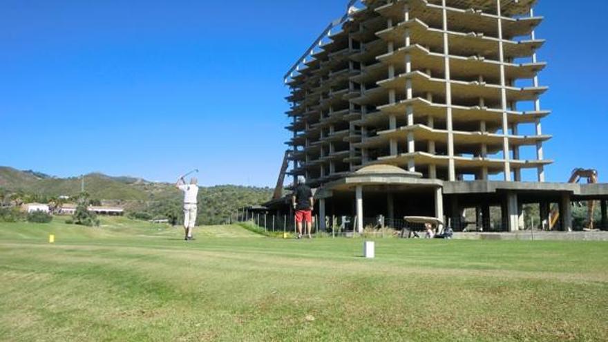 Comienza la demolición del &quot;hotel que nunca fue&quot; en Marbella Golf
