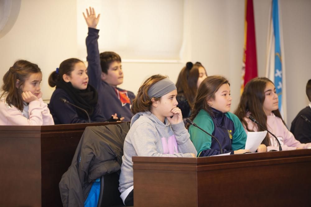 Estudiantes de Sada piden retrasar el encendido navideño para ahorrar energía.