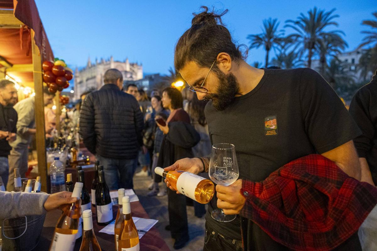 FOTOS | Palma reune a centenares de personas para disfrutar del Raïm Wine Fest