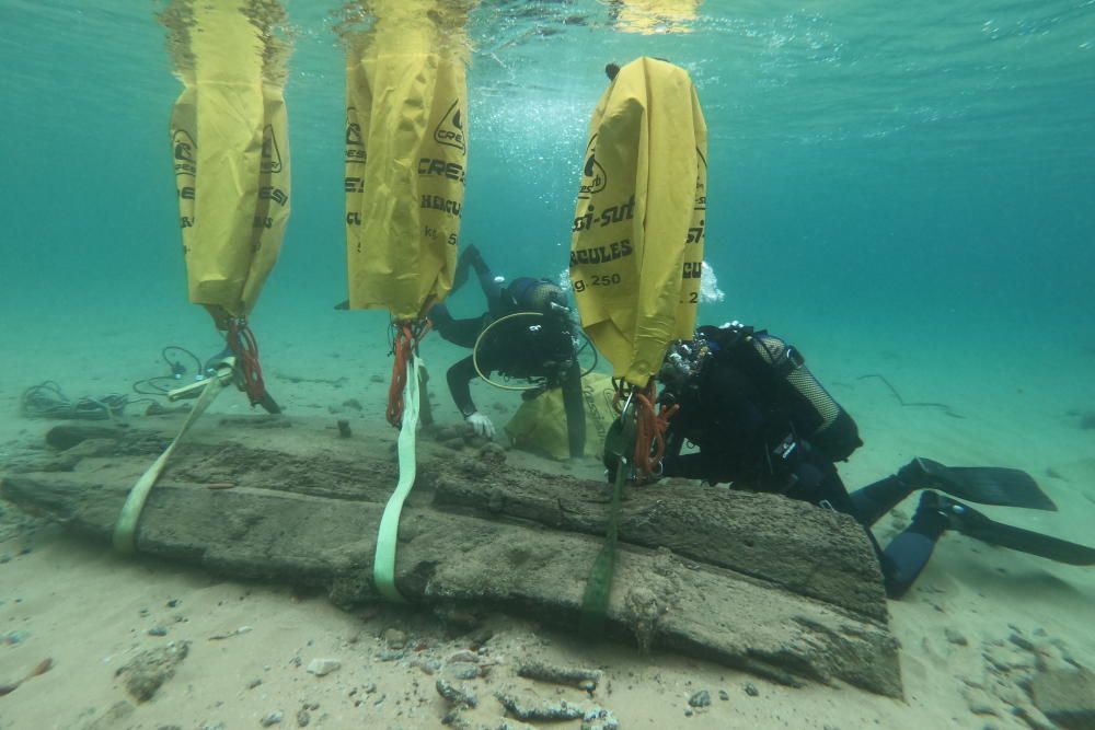 Les restes del vaixell del segle I aC que s'ha descobert a les illes Formigues.